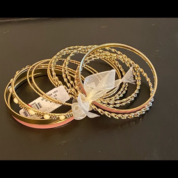 NWT!  NY&Co Gold Bangles - Picture 5 of 8
